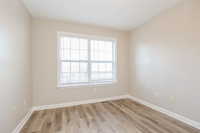 112 McKinley Dr, Columbia, TN 38401
