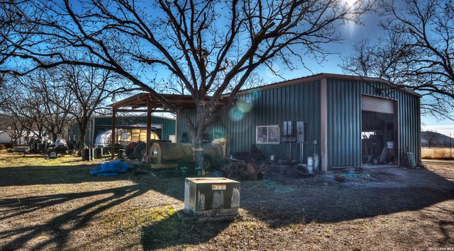 429 Johnny Seibert Ln, Leakey, TX 78873