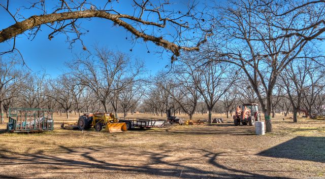 429 Johnny Seibert Ln, Leakey, TX 78873