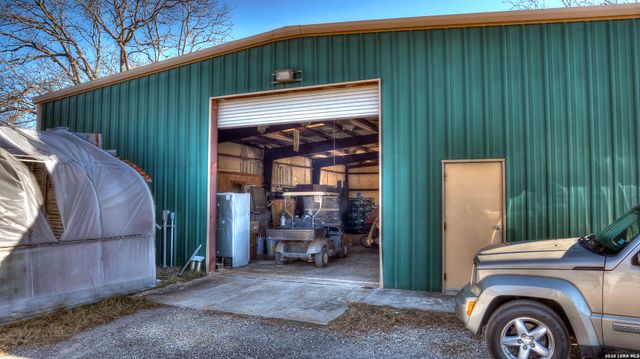 429 Johnny Seibert Ln, Leakey, TX 78873