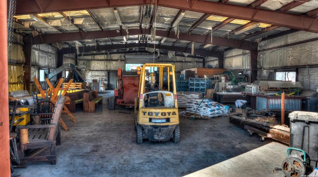 429 Johnny Seibert Ln, Leakey, TX 78873