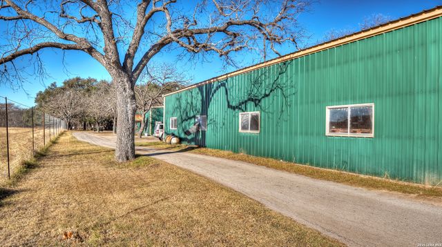 429 Johnny Seibert Ln, Leakey, TX 78873