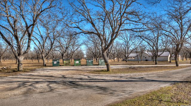 429 Johnny Seibert Ln, Leakey, TX 78873