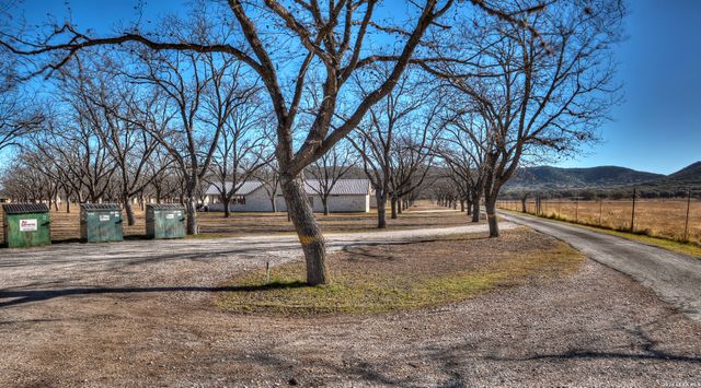 429 Johnny Seibert Ln, Leakey, TX 78873