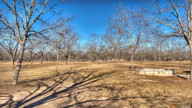 429 Johnny Seibert Ln, Leakey, TX 78873
