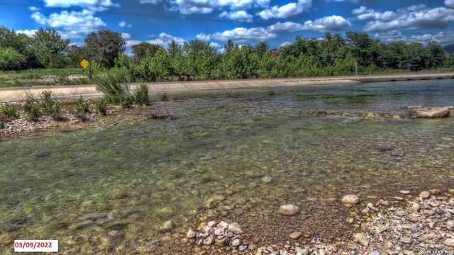 429 Johnny Seibert Ln, Leakey, TX 78873