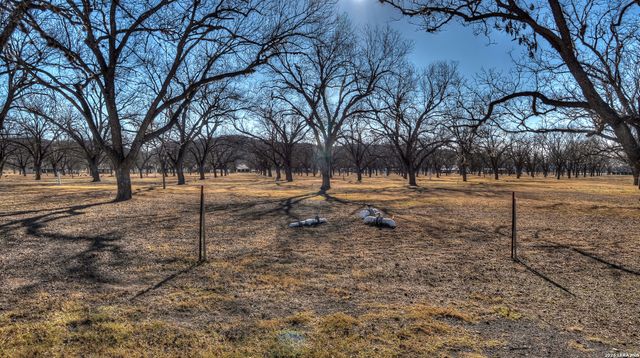 429 Johnny Seibert Ln, Leakey, TX 78873