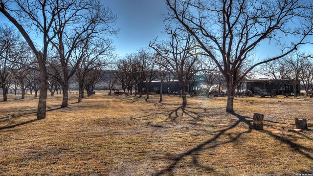 429 Johnny Seibert Ln, Leakey, TX 78873