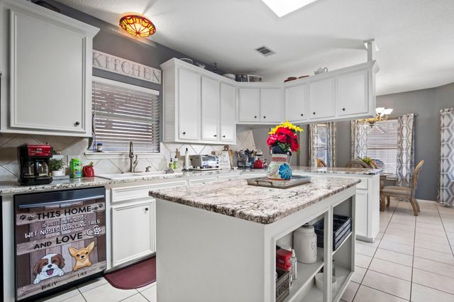 9292 Deepwater Drive, Montgomery, TX 77356