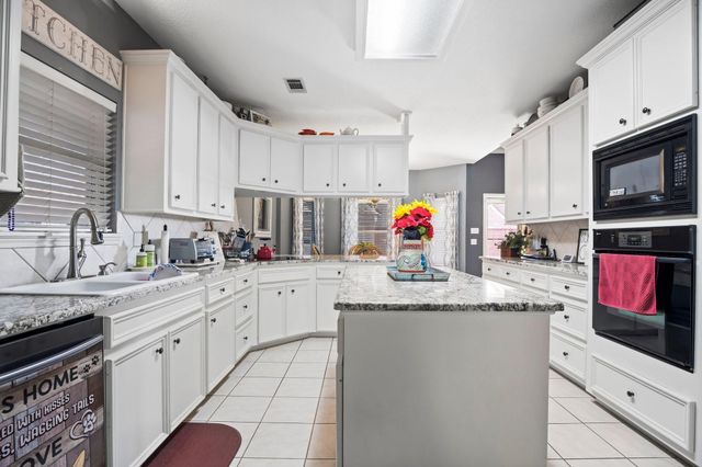 9292 Deepwater Drive, Montgomery, TX 77356