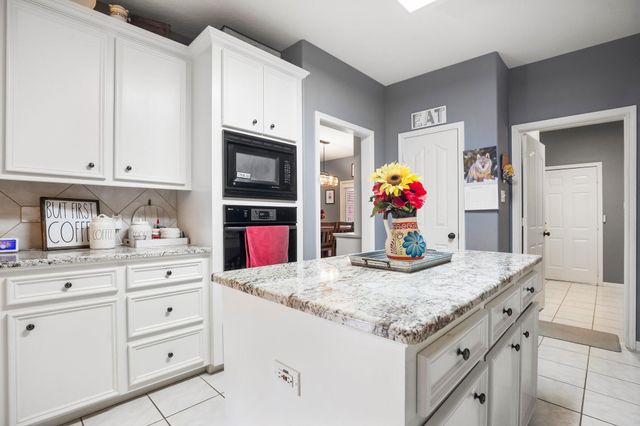9292 Deepwater Drive, Montgomery, TX 77356