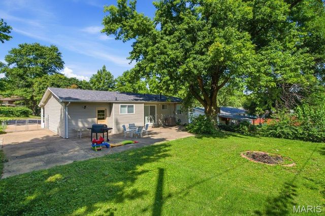 12765 Spanish Village Drive, Bridgeton, MO 63044