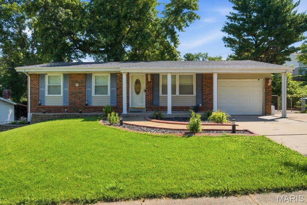 12765 Spanish Village Drive, Bridgeton, MO 63044