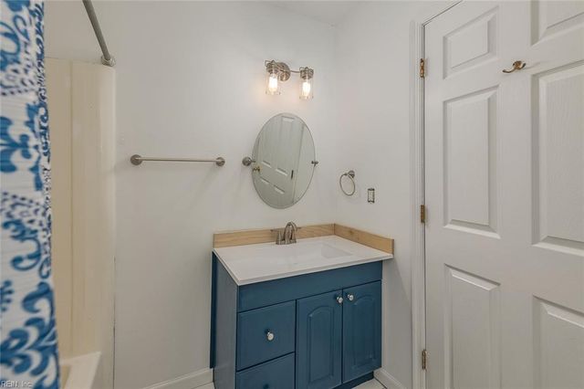 111 White House DR, Poquoson, VA 23662