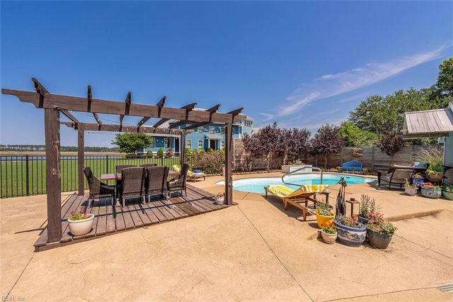 111 White House DR, Poquoson, VA 23662