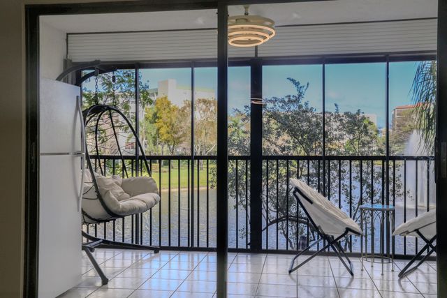 2334 S Cypress Bend Drive 202, Pompano Beach, FL 33069