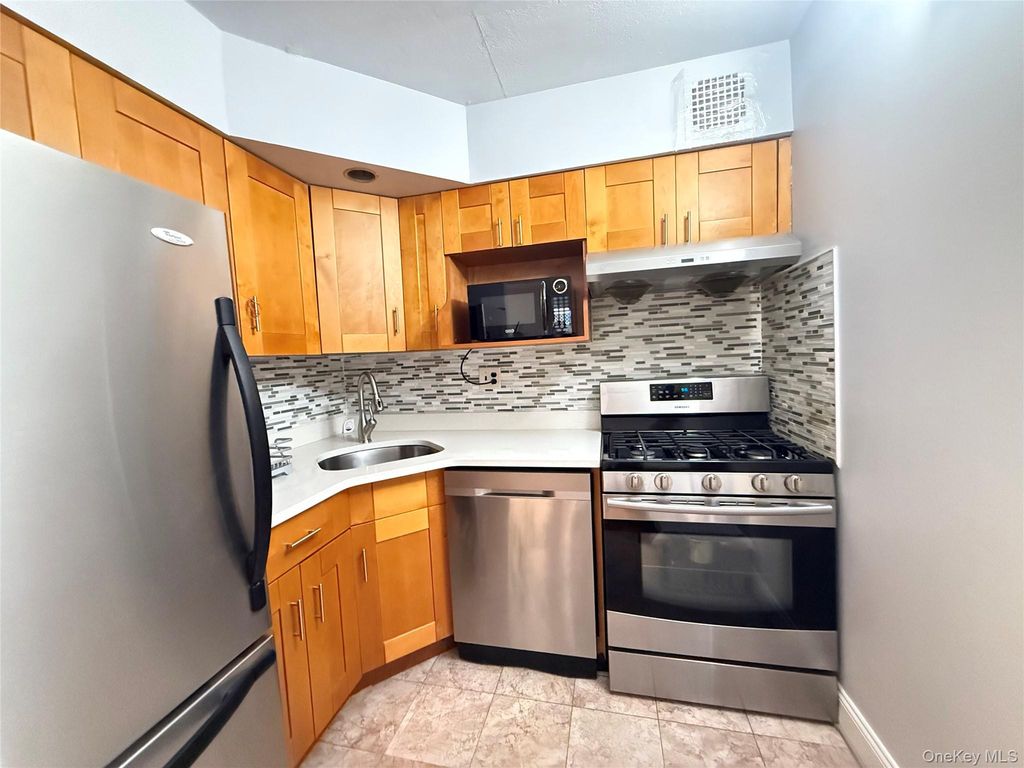 170-20 Crocheron Avenue 203, Flushing, NY 11358 — photo 3