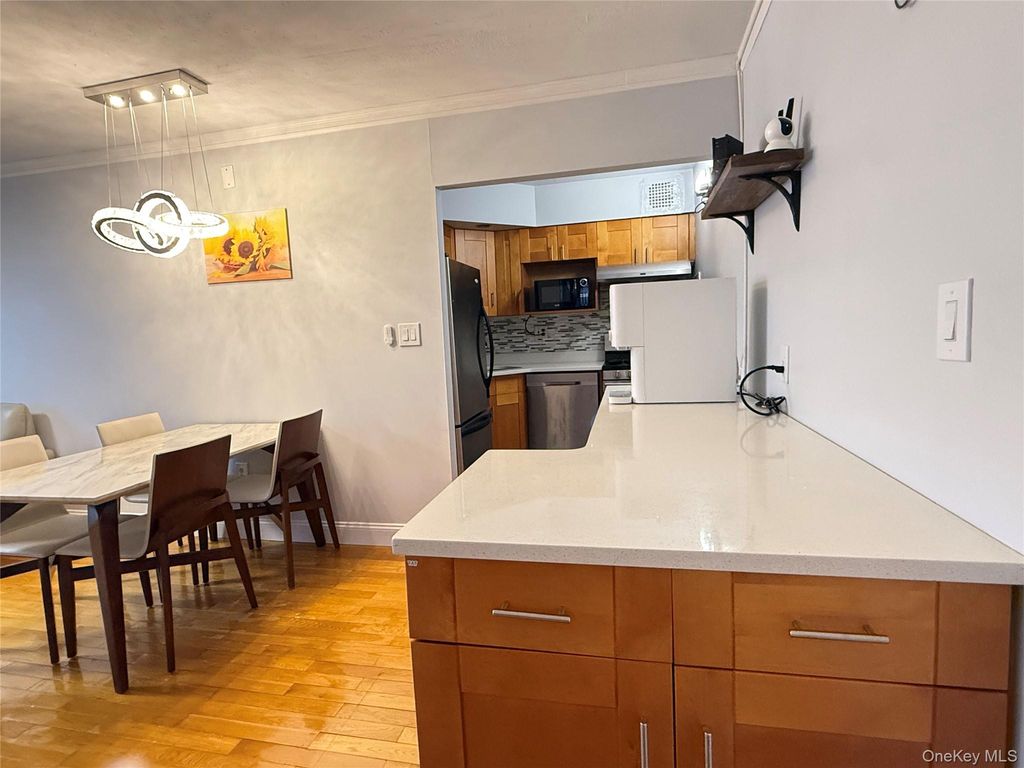 170-20 Crocheron Avenue 203, Flushing, NY 11358 — photo 4