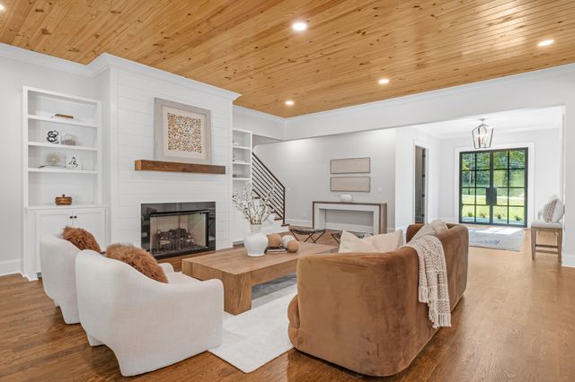 2005 Otter Valley Ln, Nashville, TN 37215