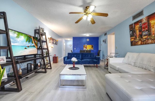 12012 Greenway Circle S 209, Royal Palm Beach, FL 33411