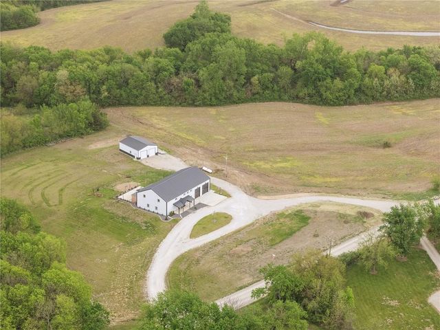 23560 259th Street, Mclouth, KS 66054