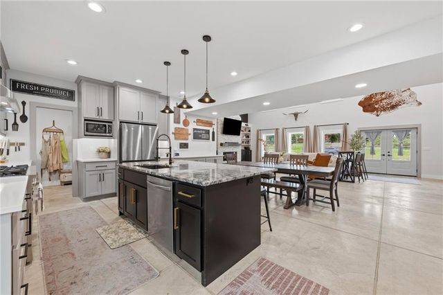 23560 259th Street, Mclouth, KS 66054