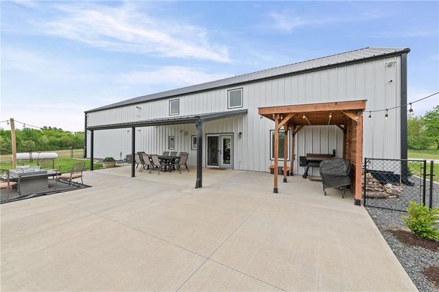 23560 259th Street, Mclouth, KS 66054