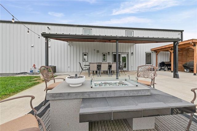 23560 259th Street, Mclouth, KS 66054