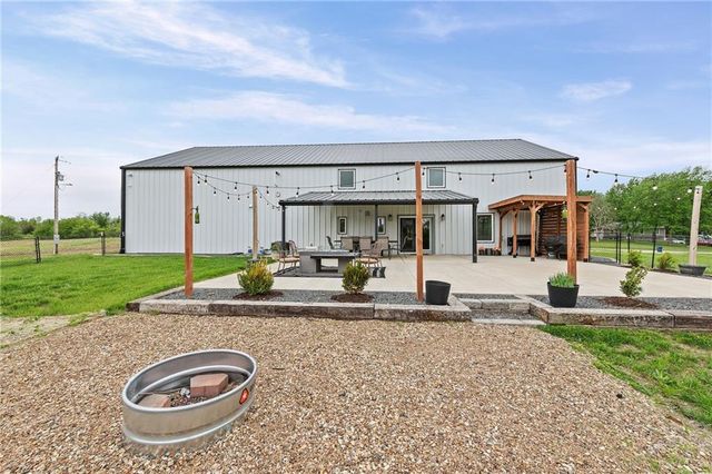23560 259th Street, Mclouth, KS 66054