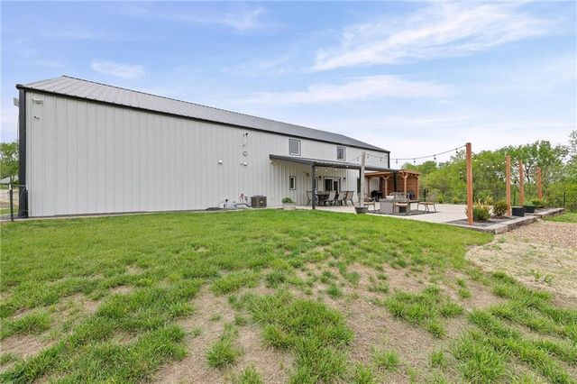 23560 259th Street, Mclouth, KS 66054