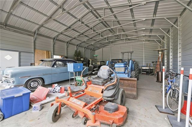 23560 259th Street, Mclouth, KS 66054
