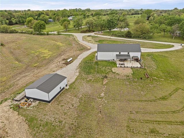 23560 259th Street, Mclouth, KS 66054