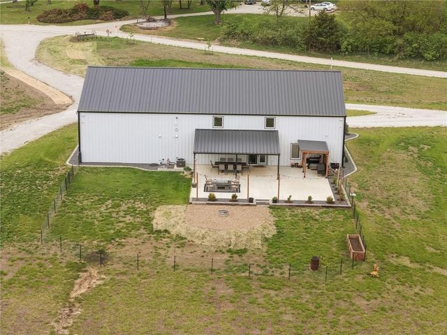 23560 259th Street, Mclouth, KS 66054