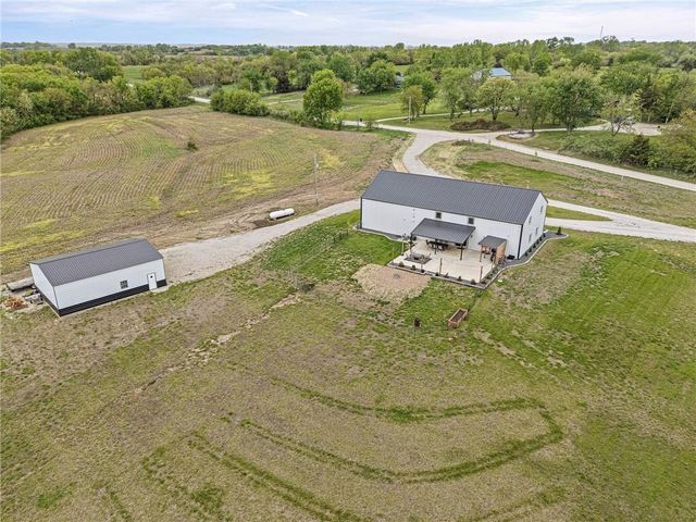 23560 259th Street, Mclouth, KS 66054