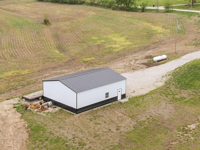 23560 259th Street, Mclouth, KS 66054
