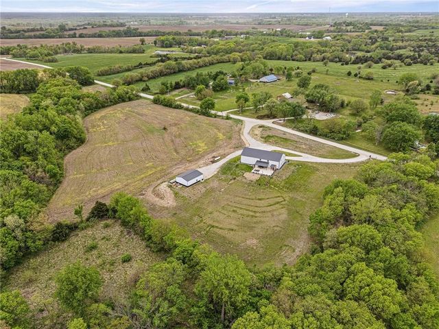 23560 259th Street, Mclouth, KS 66054