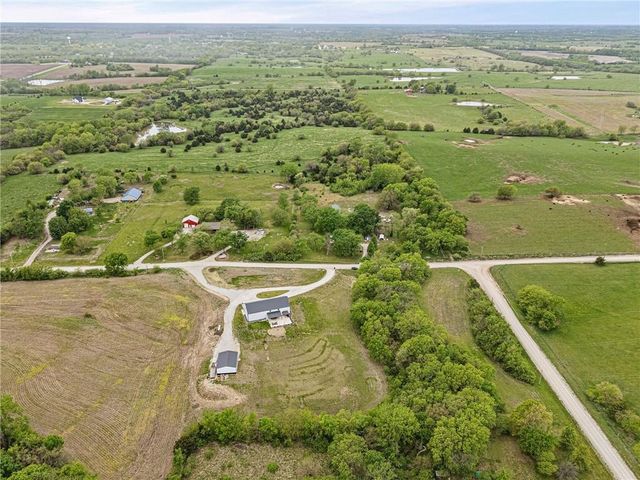 23560 259th Street, Mclouth, KS 66054