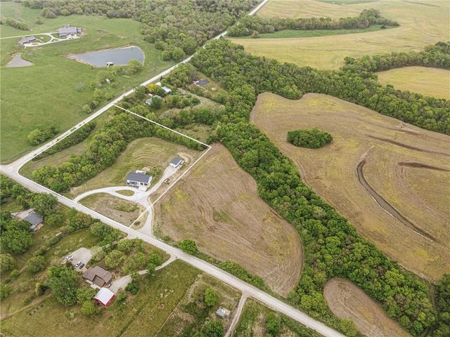 23560 259th Street, Mclouth, KS 66054