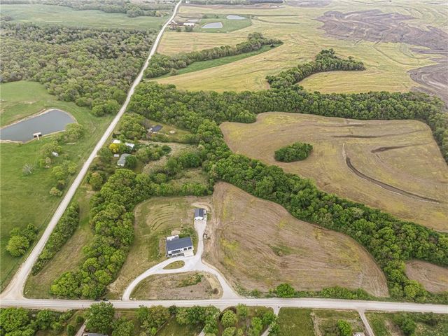 23560 259th Street, Mclouth, KS 66054