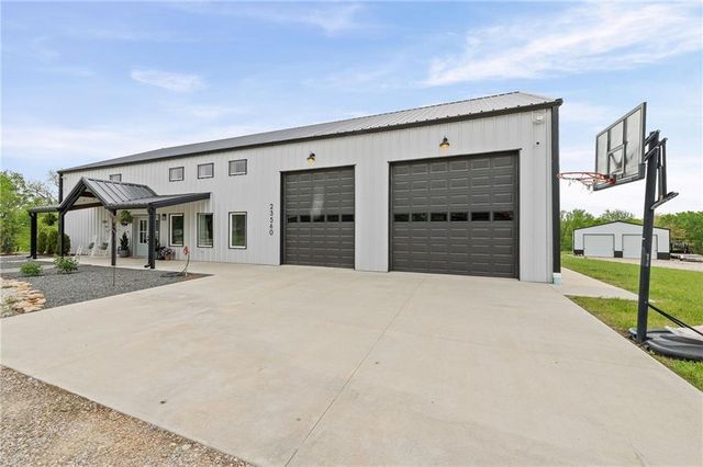 23560 259th Street, Mclouth, KS 66054