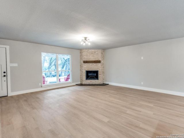 1071 diamondhead, Canyon Lake, TX 78133