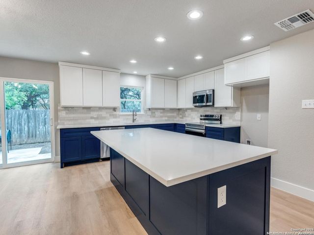 1071 diamondhead, Canyon Lake, TX 78133