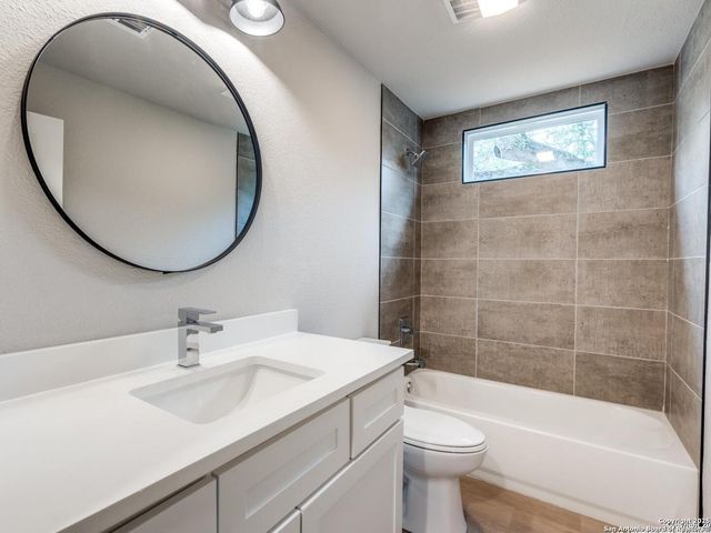 1071 diamondhead, Canyon Lake, TX 78133