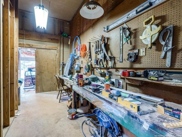 1071 diamondhead, Canyon Lake, TX 78133