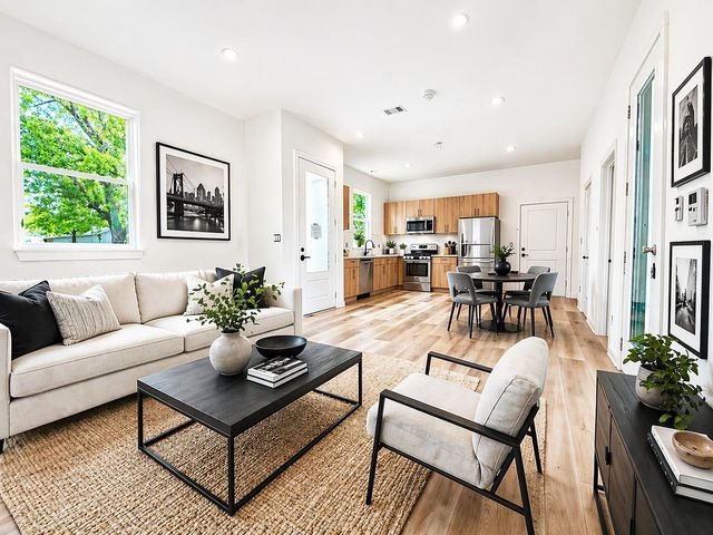 5712 Downing Street, Houston, TX 77020