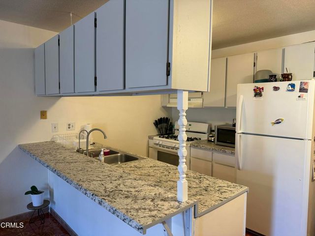 172 S Steckel Drive 36, Santa Paula, CA 93060