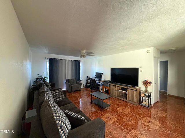 172 S Steckel Drive 36, Santa Paula, CA 93060