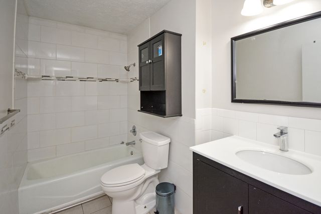 107 E Division Street, Bloomington, IL 61701