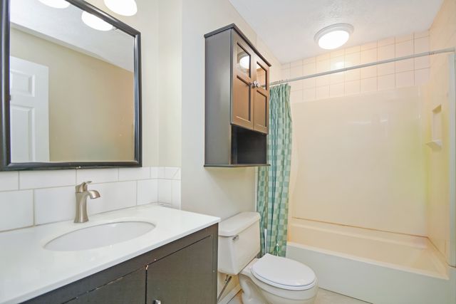 107 E Division Street, Bloomington, IL 61701