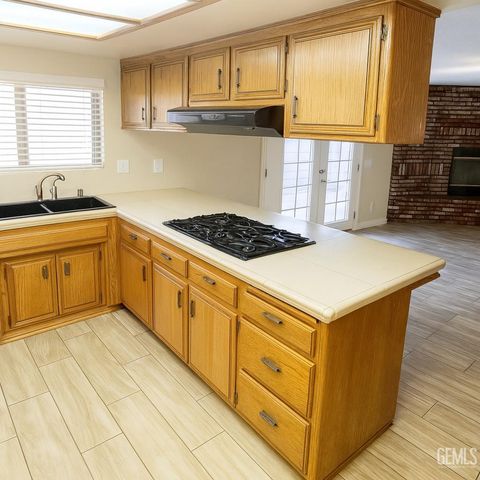 8901 Tillson Way, Bakersfield, CA 93307